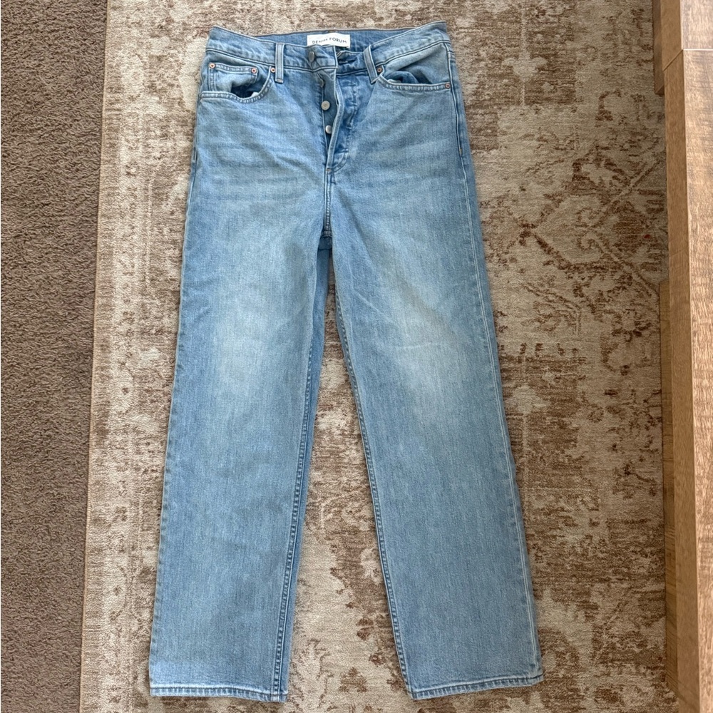 Aritzia Denim forum woman light wash jeans